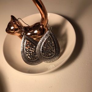 Adorable silver dangling earrings